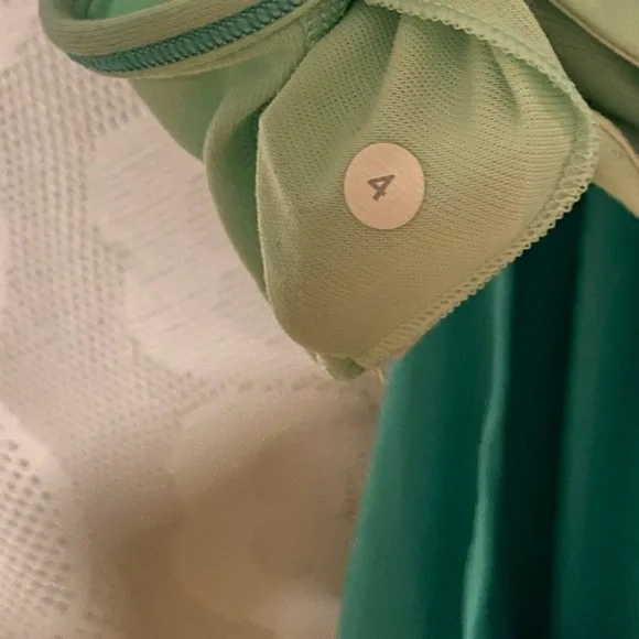 Lululemon Tuck Me In Tank - Picture 4 of 6